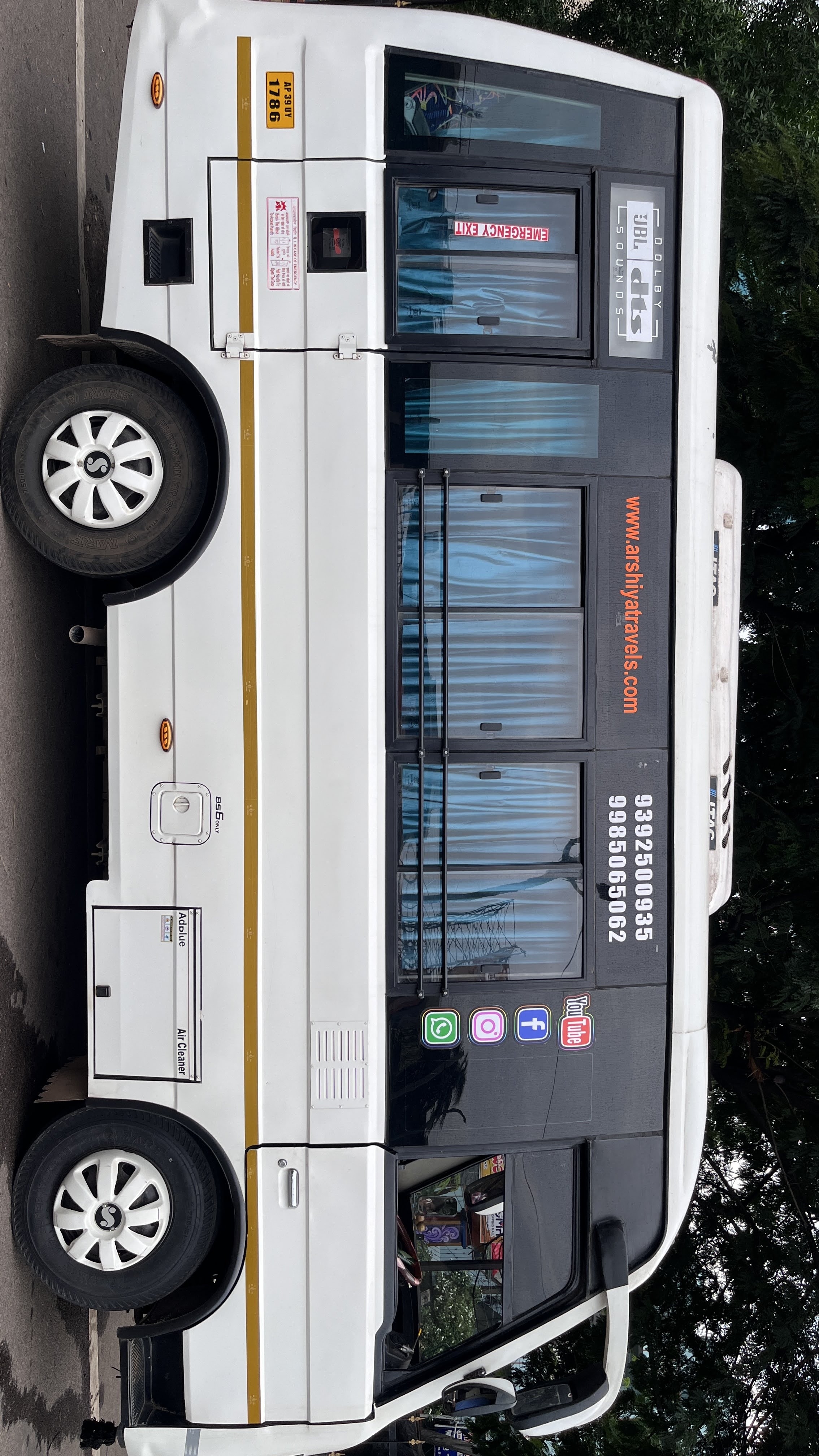 Vehicle Image 7-0